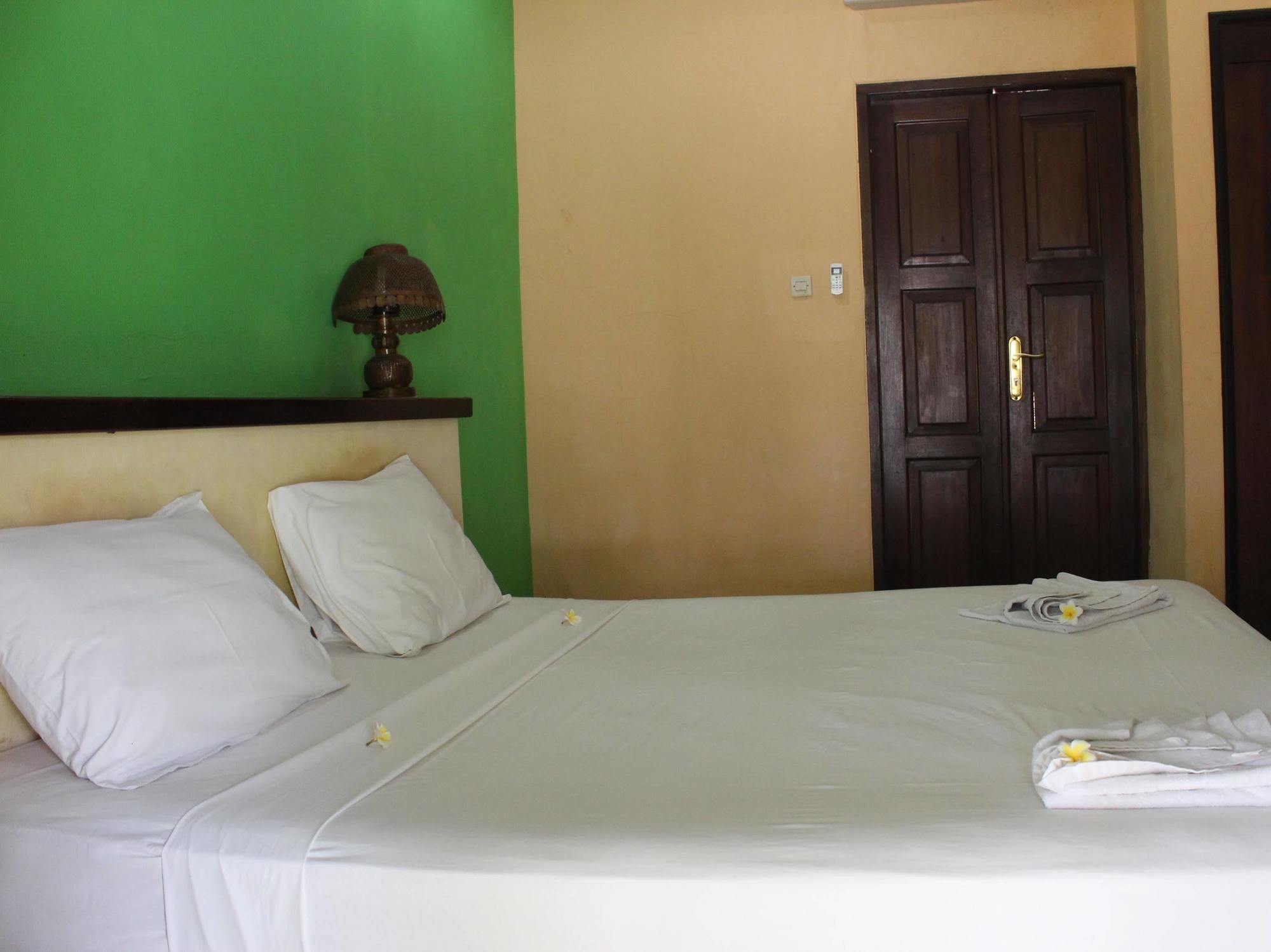 Tastura Beach Hotel Kuta  外观 照片