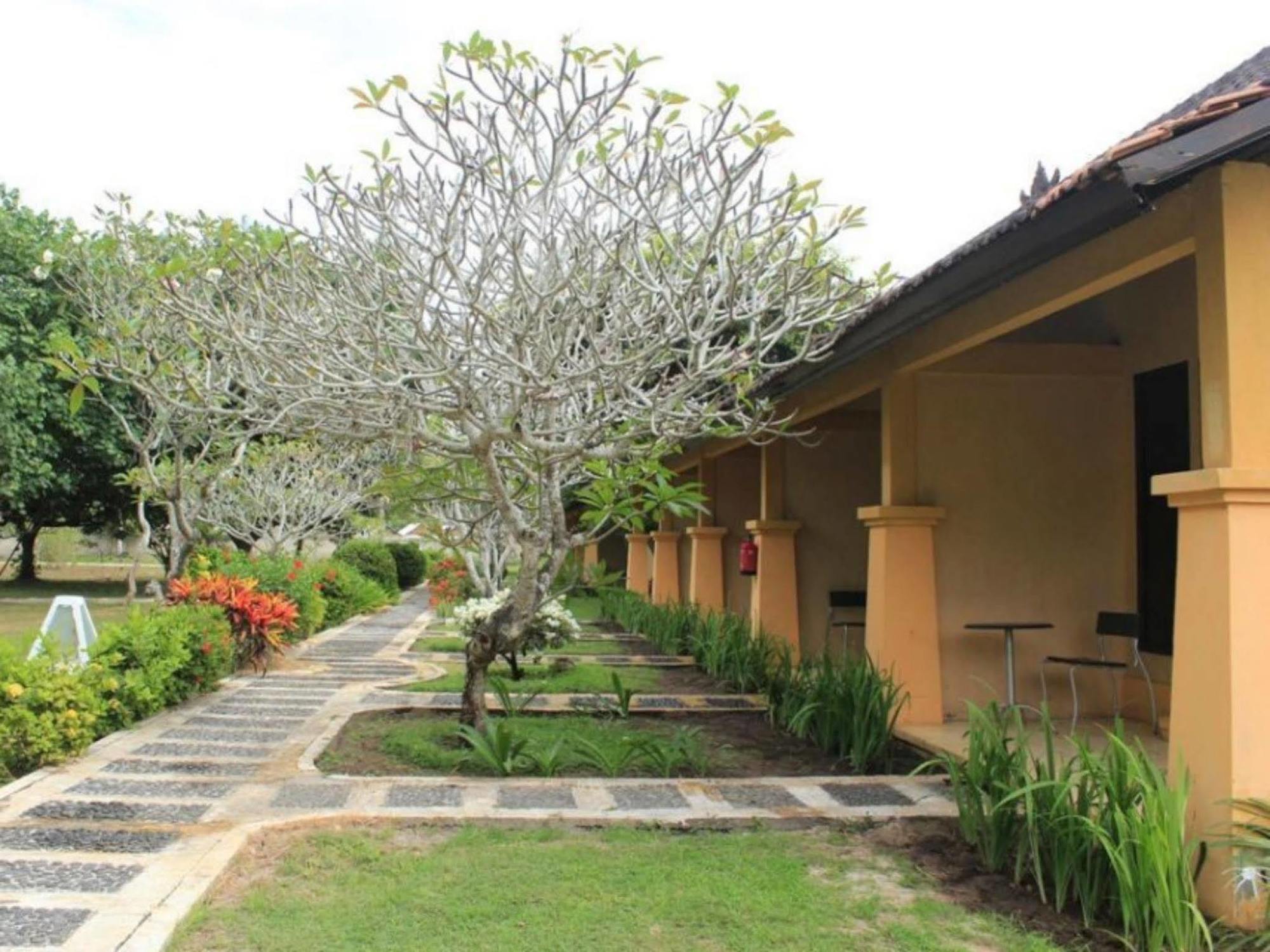 Tastura Beach Hotel Kuta  外观 照片