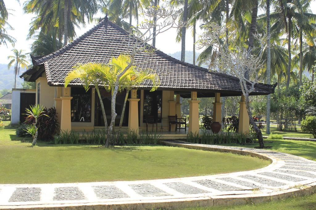 Tastura Beach Hotel Kuta  外观 照片