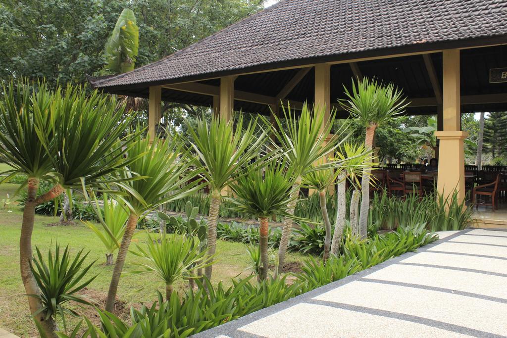 Tastura Beach Hotel Kuta  外观 照片