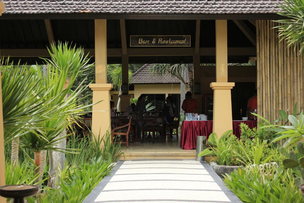 Tastura Beach Hotel Kuta  外观 照片